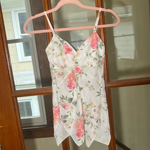 Princess Polly Fallen Roses Top - Picture 2 of 5